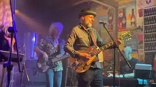 Fat Harry & The Fuzzy Licks XL, Step By Step