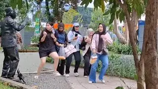 Prank di blok m , LUCU patung prank 