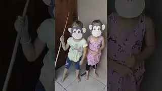 Daar's 'n apie op 'n stokkie voor my Ma se agterdeur