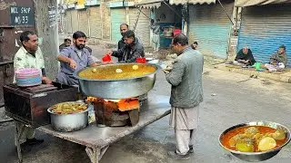 ONLY RS 50/- SPECIAL WINTER BREAKFAST ON ROAD SIDE | ALYAS MURGH CHANAY | STREET FOOD PAKISTAN 🇵🇰