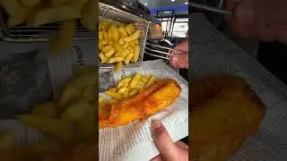 This is how we make our fish and chips in London 🤌 #bestfishandchips #londonfishandchips #seafood