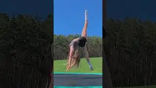 salish on the trampoline #comedy #roblox #letmeseeyoudoit #halloween #royalehigh #salish #gymnast