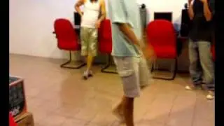 Melbourne Shuffle in Cyber Cafe