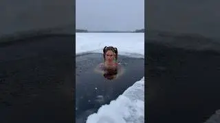 Frozen in the ice🧊💪🏻#icequeen #ice #winter