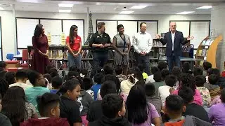 Atlanta News First delivers books to kids at Brookview Elementary School