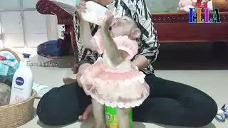 Time milk! Mom offer milk to princess Ella for the best