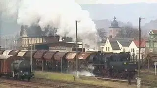 Schwere G&uuml;terz&uuml;ge mit Dampflok 52 8075 und Schiebelok beim Kali-Plandampf 1999