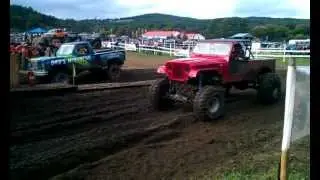 Bad Apple mud truck blows a bead and crashes at Vermonster 4x4 2011