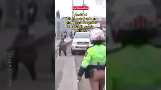 POLIC&Iacute;A MOTORIZADO ES MULTADO por otro POLIC&Iacute;A tras INVADIR vereda peatonal #shorts