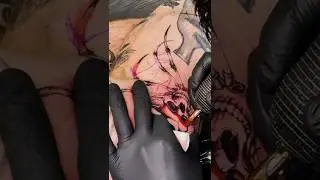 Дэвид Л.В. получает татуировку от Камоза в Лондоне | Tattoo Vlog