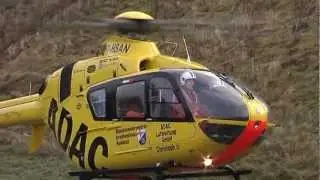 EC 135 RTH Christoph 23 auf der B49 bei Neuhaeusel