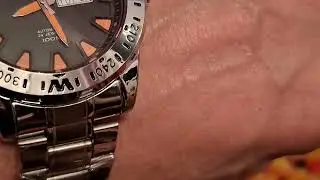 Ярко выраженная подделка на часы Seiko 5 Sport. Вот это действительно подделка.