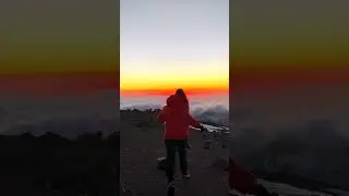 Sunsets on top of Aconcagua 🤤 #scarpana #noplacetoofar #scarpamountain