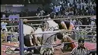 WWC: Texas Hangmen vs. Carlos Col&oacute;n & Invader #1 (1990)