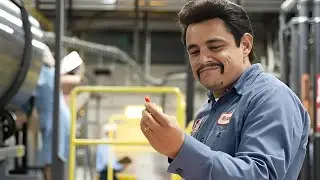 Este Hombre Crea Los Cheetos Flamin' Hot Mientras Trabajaba Limpiando La Fábrica