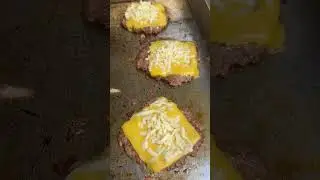 #cheeseburger#how we make #freshbeef
