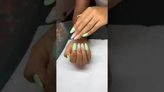Green nails #greennails#u&ntilde;asverdes#nailart #nailswithflowers #summernailart #nails #nailsartvideos