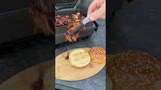 Pulled Chicken Burger im Optigrill. Saftig und lecker. #optigrillrezepte #pulledchicken