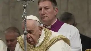 Pope Francis returns to public eye for Easter vigil Mass
