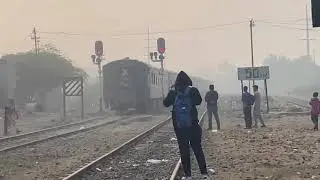 🎺45 Up Pakistan & Faiz Ahmed Faiz Passenger Train Beautiful Crossing | Railway Station 🐎Through Pass