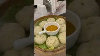 Momos#spicyfood #cheesemomos #spicychutney#vegmomos #yummymomos