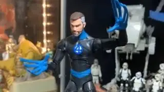 Mr. Fantastic, Reed Richards of The Fantastic Four -A Marvel Legends Action Figure Unboxing & Review
