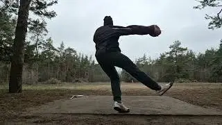 Winter's Discus Throw Training #discusthrow #sports #discusthrower #beginner #shorts
