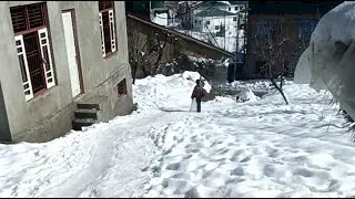 SujeetRaina is live bhaderwah ❤️ snow ❄️ sliding ❤️🙏❤️🙏🙏❤️❄️