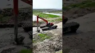 excavator amphibious long arm beraksi #longarm #excavator #alatberat #machine #fyp #shorts