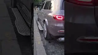 Maybach GLS electric steps #maybach #maybachgls