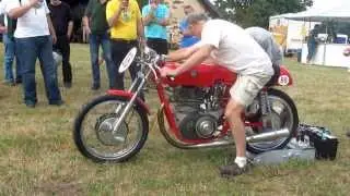 Starting up the Benelli 250 GP 1959 at the  WBW  Benelli World Weekend