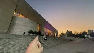 Перед Auditorio Nacional в Мехико