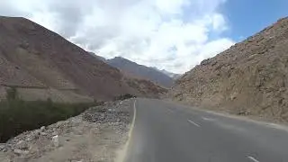 Mountain biking beside the Indus river in Leh