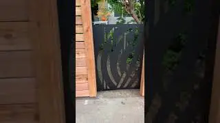 T Da Builder, A Custom horizontal fence!