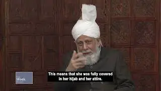 How can Ahmadi Muslim women serve Islam whilst maintaining modesty?