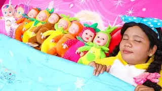 Ten in a Bed Song with Linda and Little Baby Dolls
