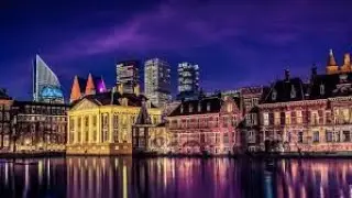 Sneeuw in Den Haag centrum, Binnenhof, het plein, Vijverberg en Lange voorhout! Gevangenpoort.