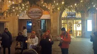 Jingle Bells Lied 🎶&hearts;️🎄 unter Christbaum Christkindlmarkt M&uuml;nchen
