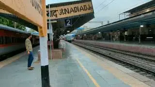 Offlink WAP-4 Hauled 22903 BDTS BHUJ AC SF And 12267 MMCT HAPA AC Duronto Overtakes At 2 Stations