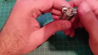 Металлическая зажигалка Clipper (использует жидкость для зажигалок)