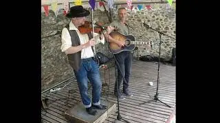 Stompin' Dave & Slammer play Love Somebody