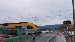Przejazd kolejowy - Kraków ul. Zakliki z Mydlnik // Polish railroad crossing