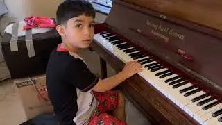 6yo Ian experienced a 1880 piano