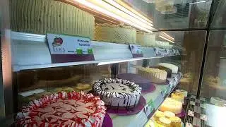 Lia's Cakes in season