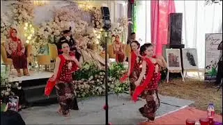 Gambyong Pareanom dibawakan oleh Anin Runna Berli acara Ngunduh Temanten di Pangkur Ngawi