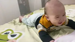Tui nhấc mông được rồi tôi sắp biết bò rồi các bà ơi