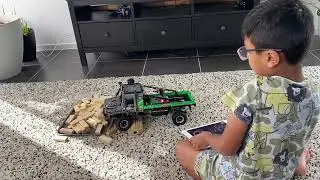 LEGO Technic App-Controlled 4x4 Mercedes-Benz Zetros 42129