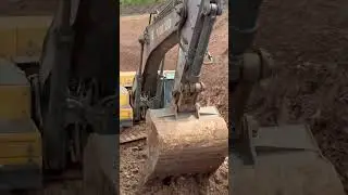 Powerful Volvo EC480DL Excavator with 41-Ton Dump Trucks in Action 🚜💪 #shortvideo #shorts