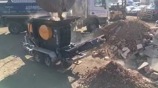 RC150 RubbleCrusher loaded using a Grab Truck