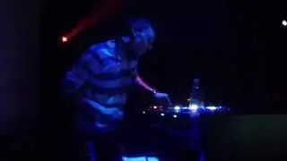 Mike Morphine dropping massive electro at Mecca Prague